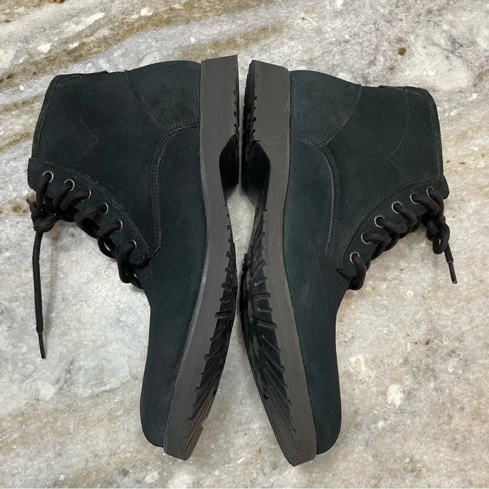 UGG Moreau Black Suede Lace Up Chukka Boots Shearling Lining Men’s 9.5